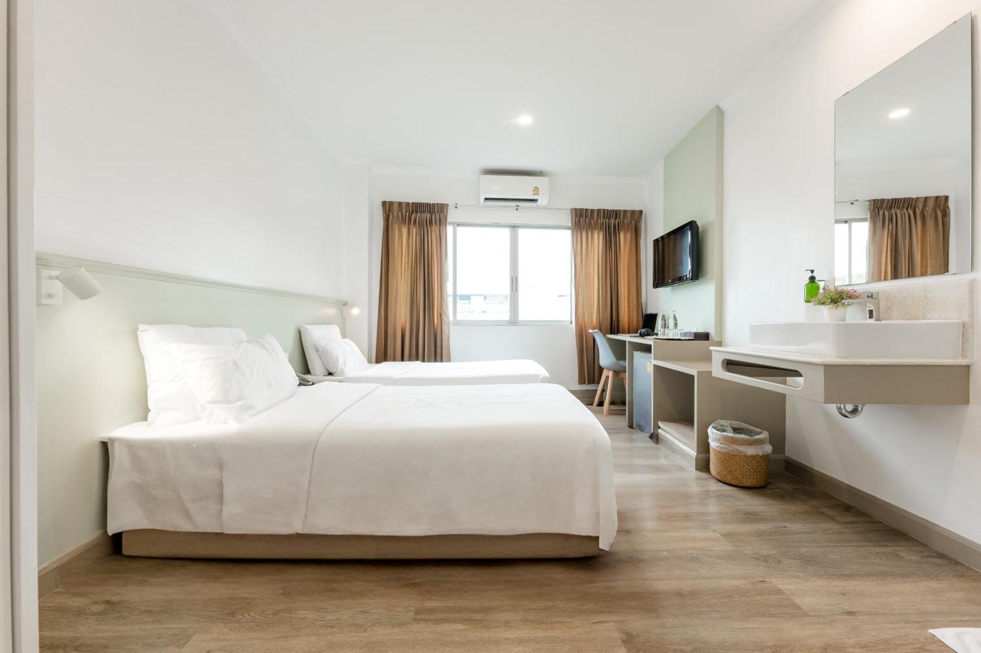 Dhevaraj Hotel Nan Exteriér fotografie